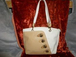 Сумки из кожзама оптом в Новосибирске Если Вы ищите, где купить качественные и модные сумки из кожзама в Новосибирске, тогда лучшим решением станет посещение нашего интернет-магазина, где в огромном ассортименте представлены богатые коллекции сумок из кожзама.